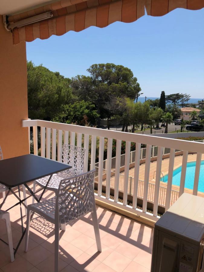 Apartment Newly Renovated Aircond-Wifi-Pool-Sea View-150M To Beaches- Saint Aygulf Esterno foto